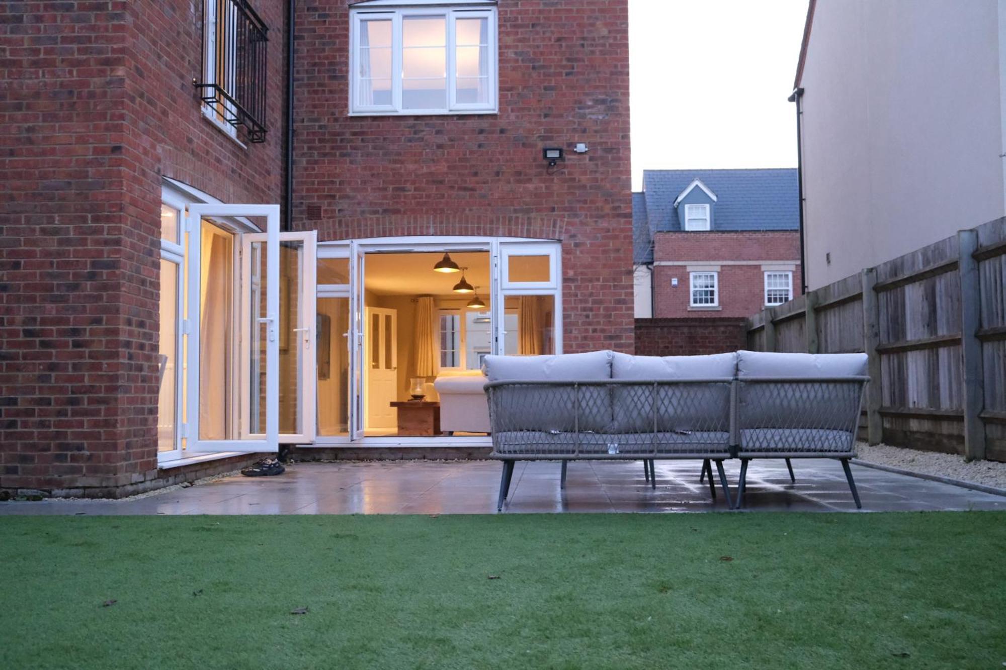 Luxury 6-Bedroom House 5 Minutes From Bicester Village Shopping Outlet เชสเตอร์ตัน ภายนอก รูปภาพ